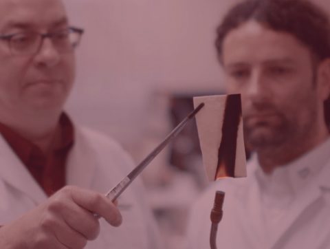 [VIDEO] Deux Québécois inventent le papier qui ne brûle pas