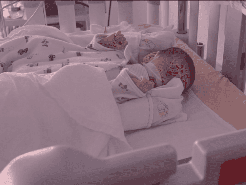 [VIDEO] Une nouvelle approche de soins pour les prématurés