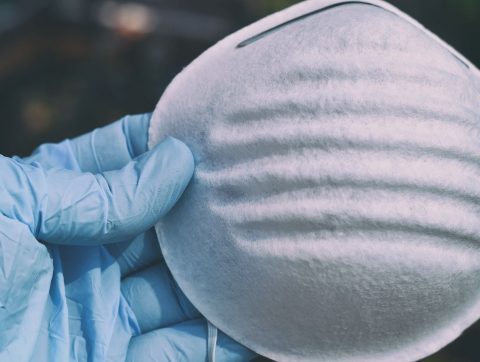 UNE USINE DE MASQUES À MONTRÉAL