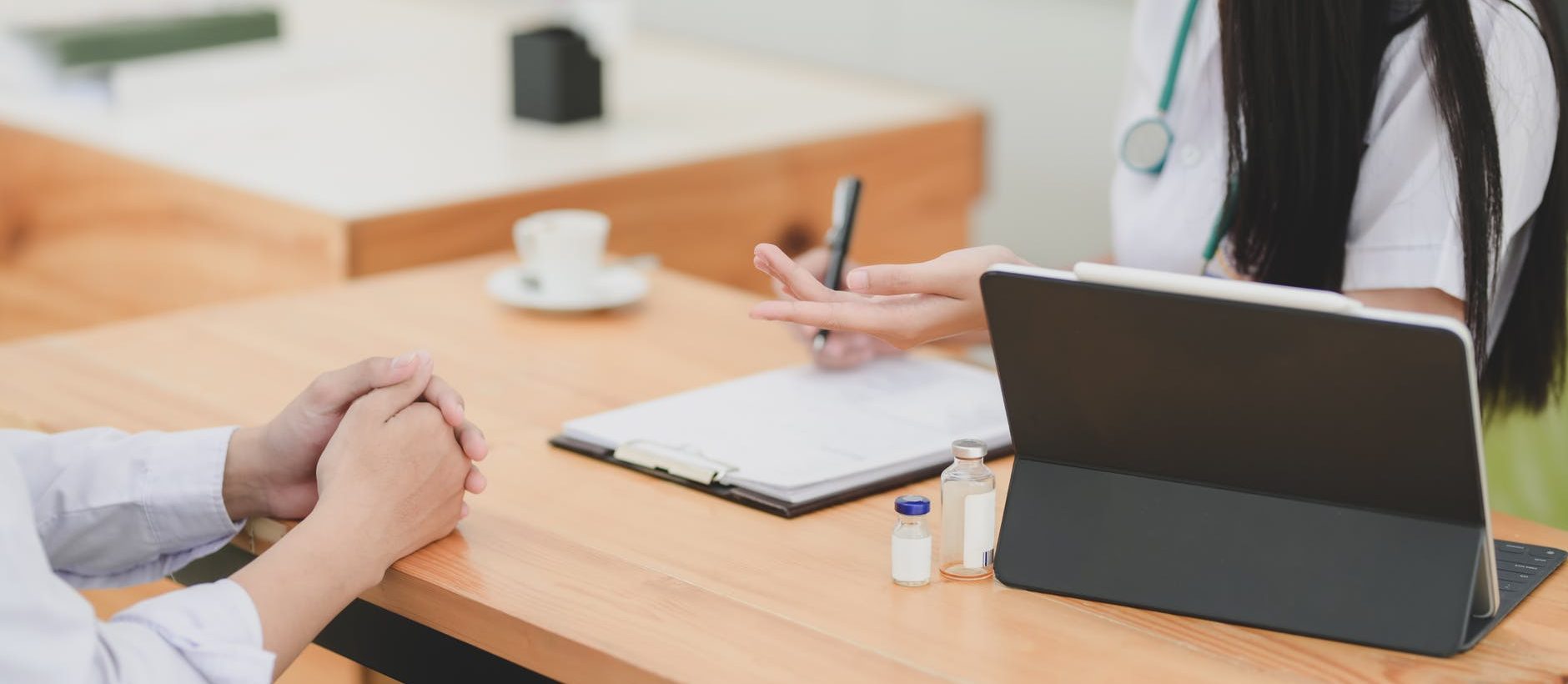 Faut-il laisser l&rsquo;IA s&rsquo;immiscer dans les soins cliniques?