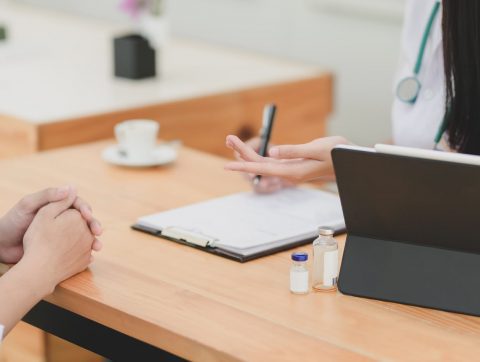 Faut-il laisser l&rsquo;IA s&rsquo;immiscer dans les soins cliniques?