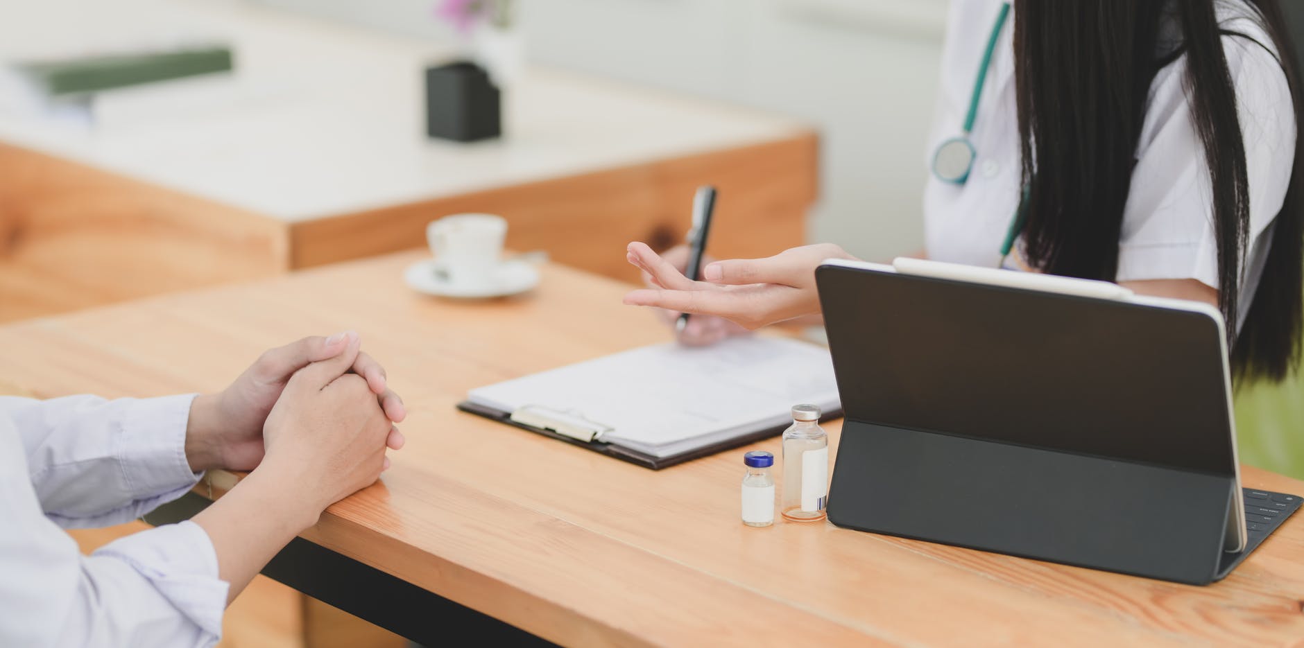 Faut-il laisser l&rsquo;IA s&rsquo;immiscer dans les soins cliniques?