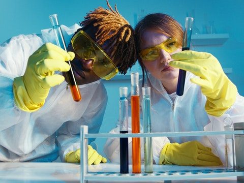 Médicament Québec : découvrir de nouvelles molécules avec l&rsquo;IA