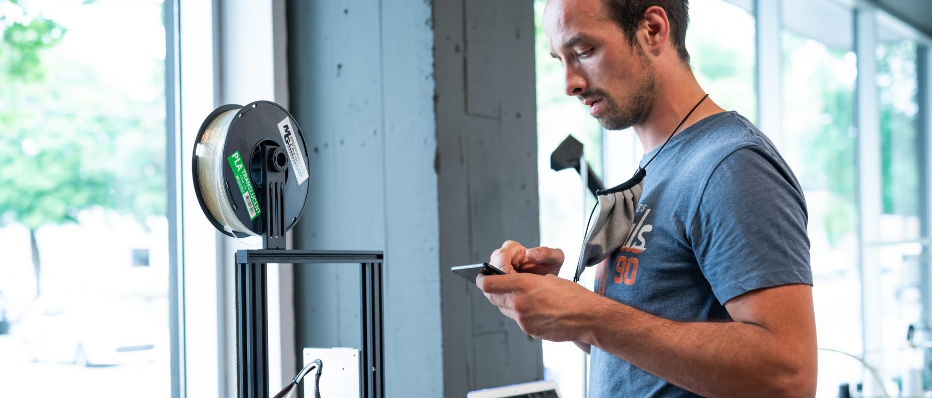 [LES GRANDES ENTREVUES DE L’ÉTÉ] REYJIN, UNE MARQUE MONTRÉALAISE QUI MÊLE IA ET TEXTILE.