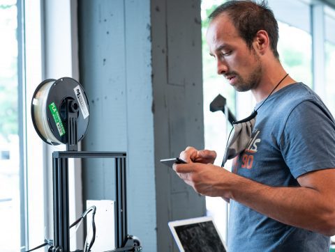 [LES GRANDES ENTREVUES DE L’ÉTÉ] REYJIN, UNE MARQUE MONTRÉALAISE QUI MÊLE IA ET TEXTILE.