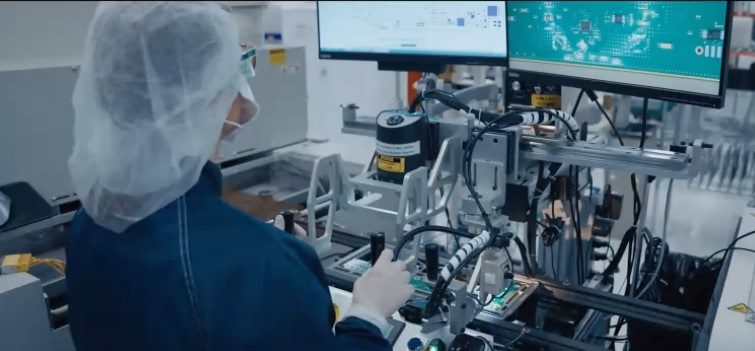 Une usine gigantesque d&rsquo;assemblage de puces… à quelques encablures de Montréal