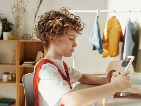 Grandir sans frontières : initier les élèves à l’IA éthique