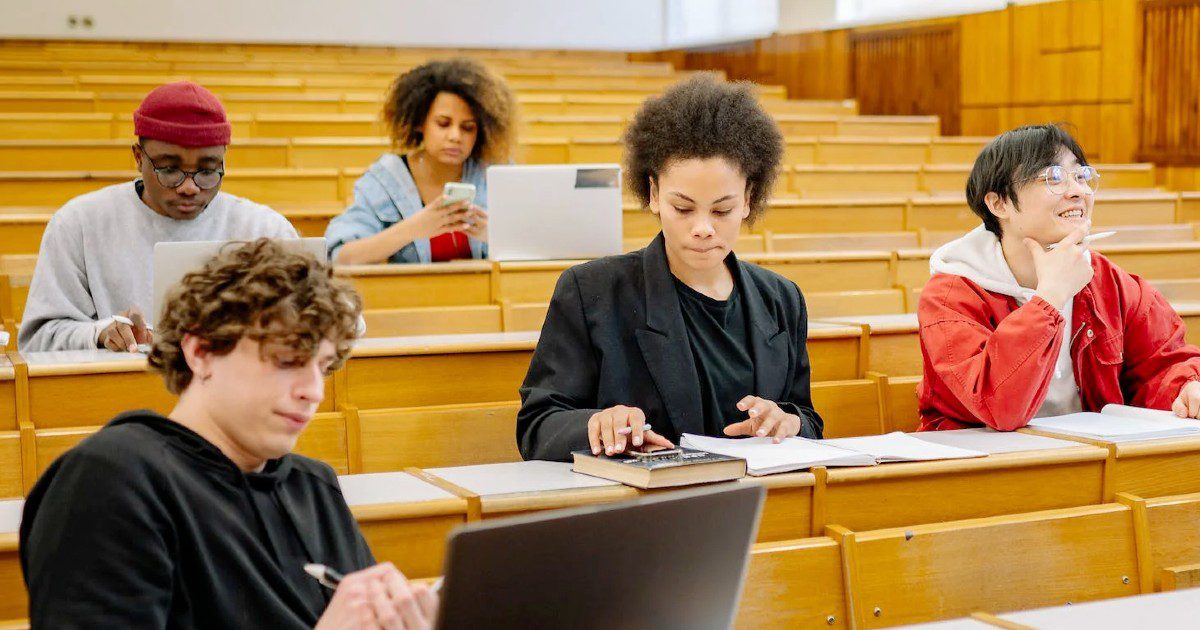 L&rsquo;IA au collégial : comment préparer le futur de la technologie en milieu pédagogique ?