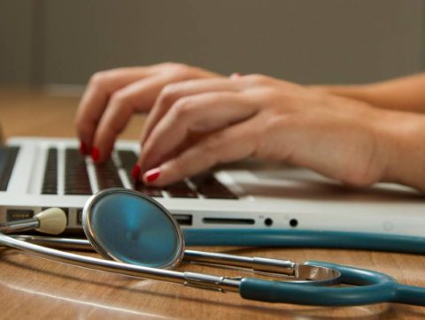 Téléconsultation : des rendez-vous obtenus 5 fois plus rapidement, selon la Fondation Jean Jaurès