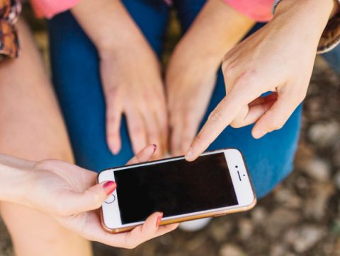 L&rsquo;IA complique la lutte contre le sextage