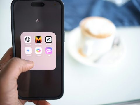 [ÉDITORIAL] : Les entreprises bousculées par la multiplication des IA génératives personnalisées chez certains employés