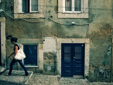 Face au harcèlement de rue, ces applications mobiles misent sur le collectif