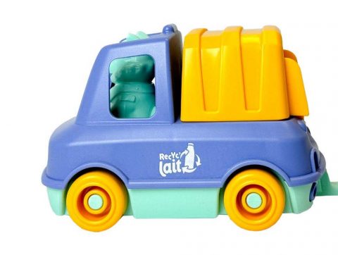 La firme Lactel s&rsquo;associe à un fabricant de la région lyonnaise pour recycler ses bouteilles de lait en jouets