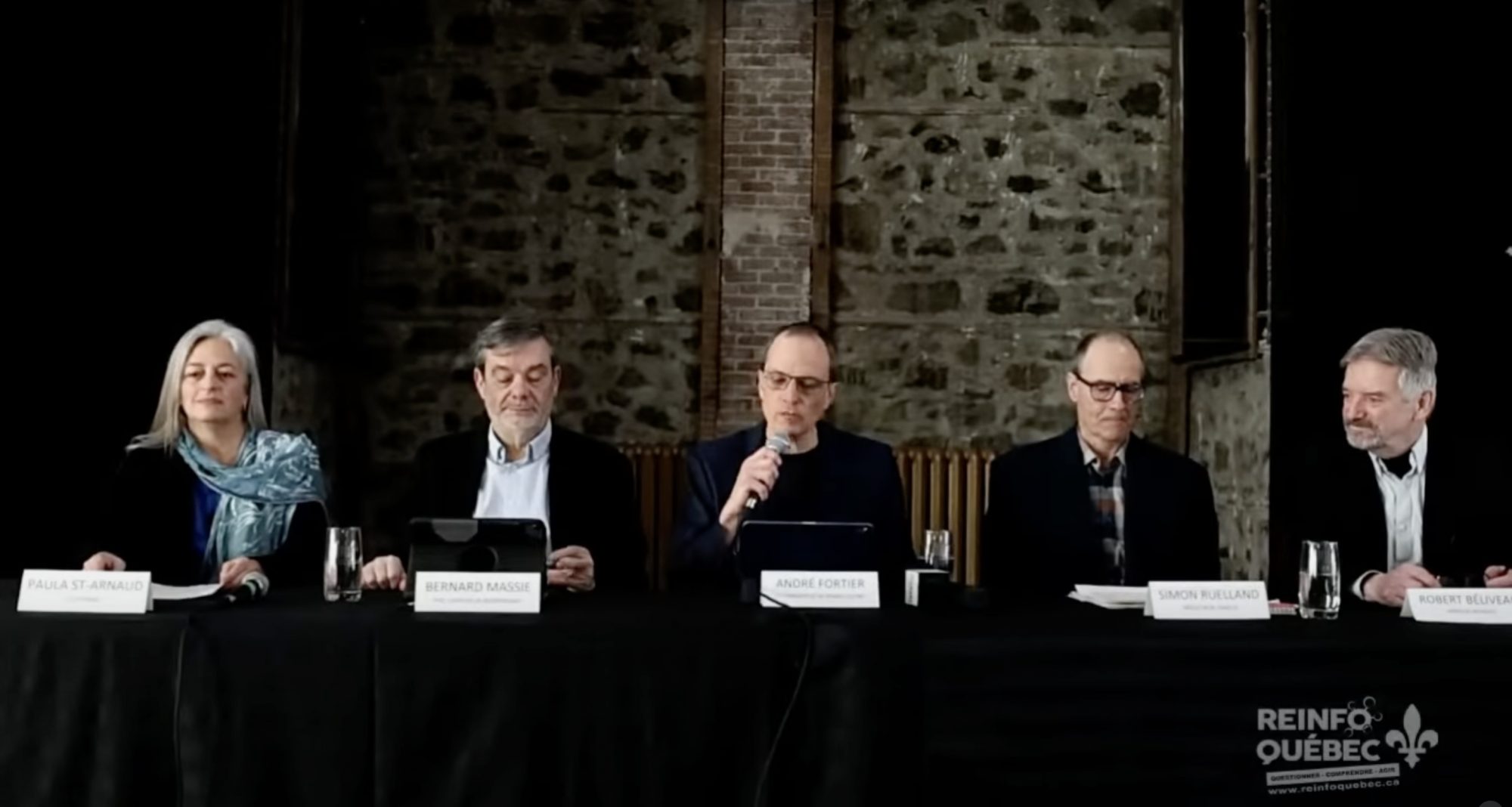 Des médecins relancent le débat sur la gestion de la COVID-19